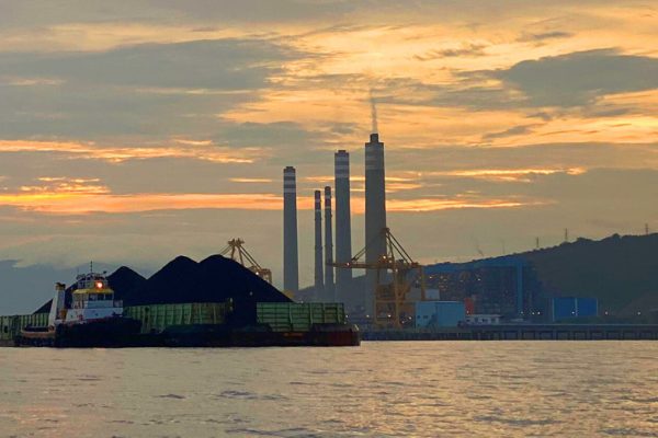 Nestapa di Balik Gemerlap PLTU Paiton Abdul Haq - EPOCHSTREAM