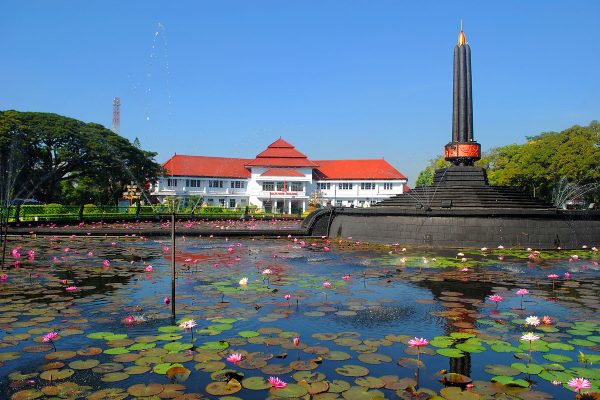 Alun-alun Tugu Kota Malang - EPOCHSTREAM