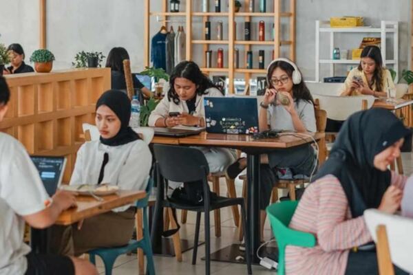 Kafe 24 Jam di Kota Malang - EPOCHSTREAM