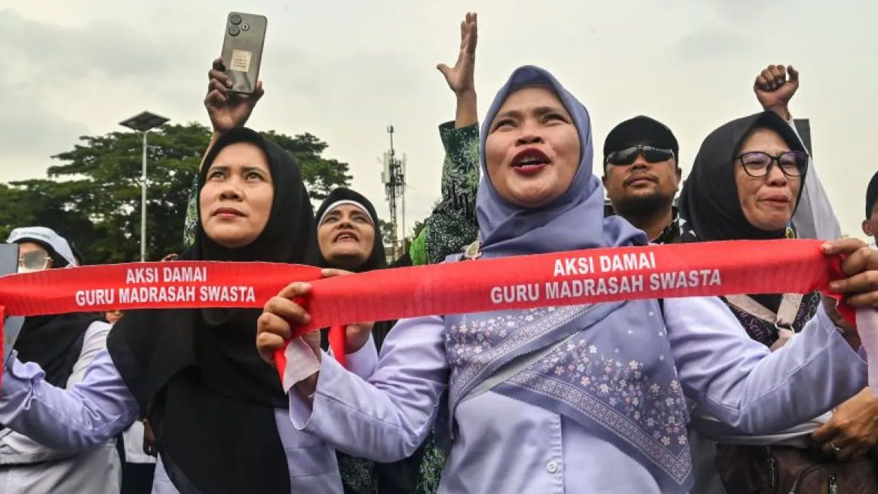 Guru Madrasah Ngadu ke DPR Minta Diperjuangkan Ikut PPPK - EPOCHSTREAM