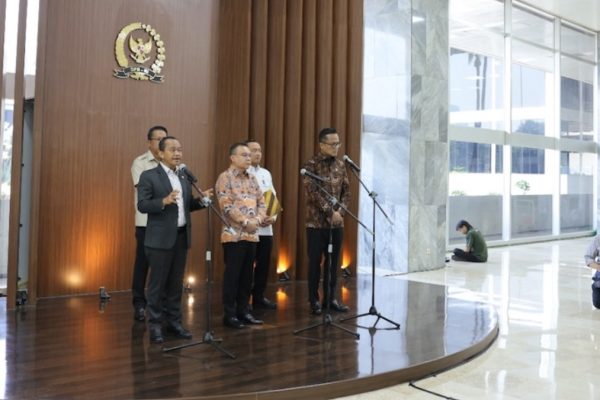 Bahlil Tegaskan Skema Gross Split Hanya Berlaku di Sektor Migas - EPOCHSTREAM