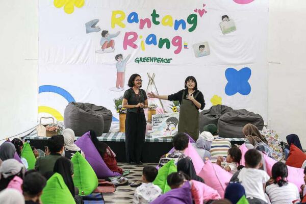 Edukasi Bahaya Mikroplastik, Greenpeace Indonesia Rilis Buku Anak 'Miko Si Monster Plastik' - EPOCHSTREAM