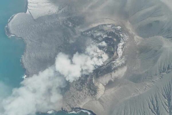 Erupsi Menerus Berakhir, Gunung Anak Krakatau Kembali ke Letusan Ringan - EPOCHSTREAM